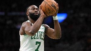 今日绿军战国王 杰伦-布朗与豪泽出战成疑 霍福德与蒂尔曼缺席